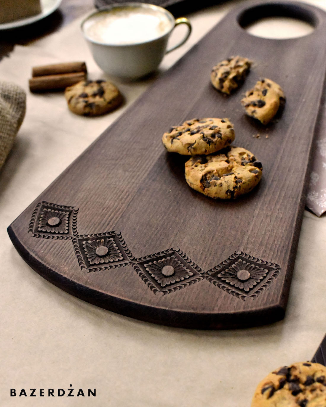 Hand Carved Wooden Board Šara by Civilisation