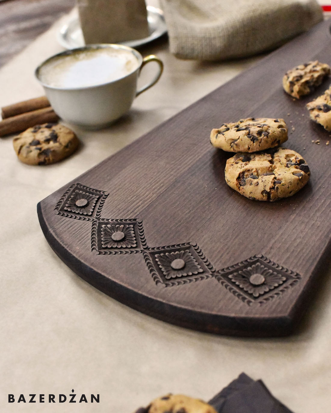 Hand Carved Wooden Board Šara by Civilisation