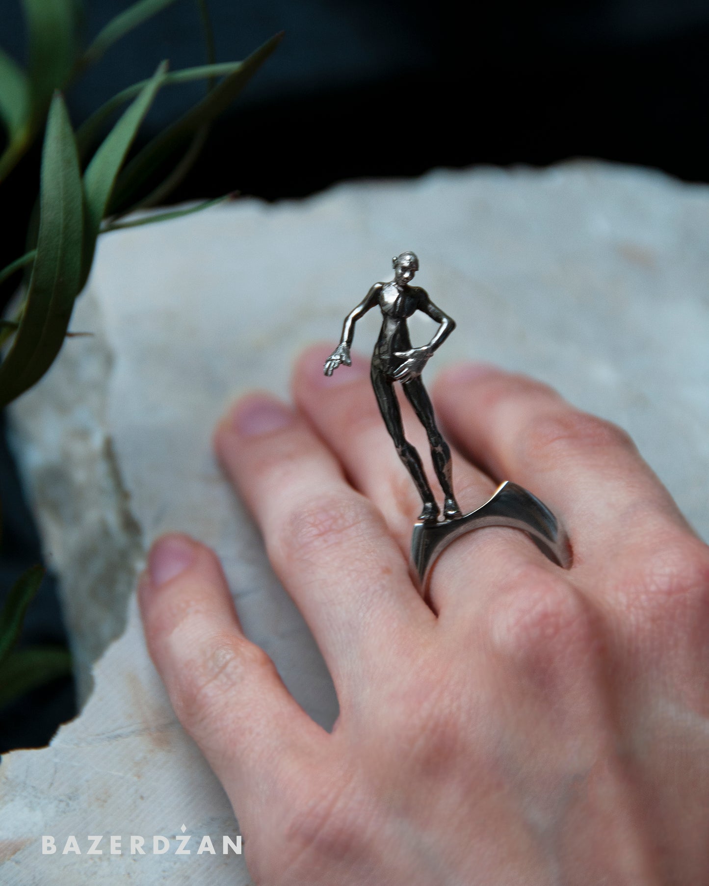 Ring Figure in Movement by Benjamin Kavazović