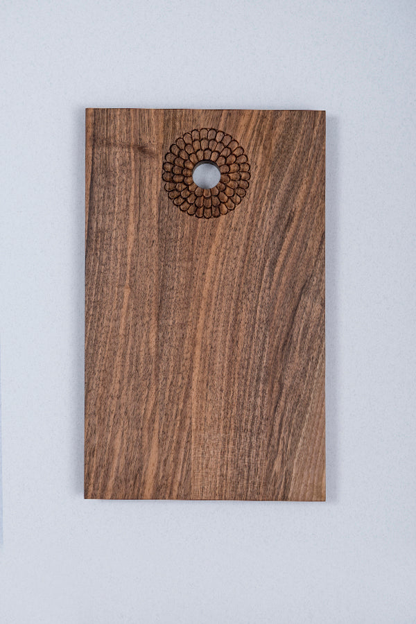 Cutting board - Flowy (Material: Walnut) - Bazerdzan