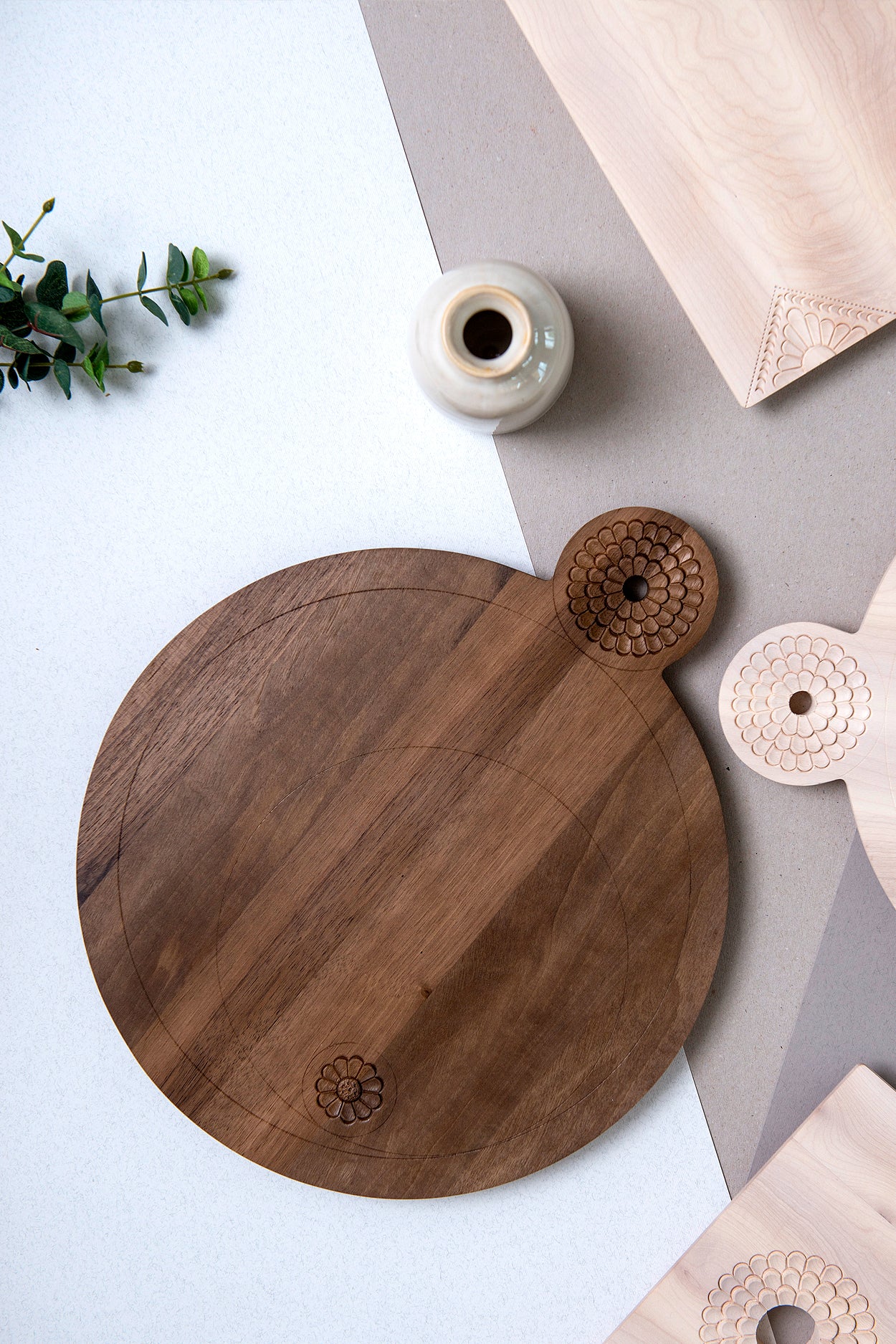 Cutting board - Loop (Material: Walnut) - Bazerdzan