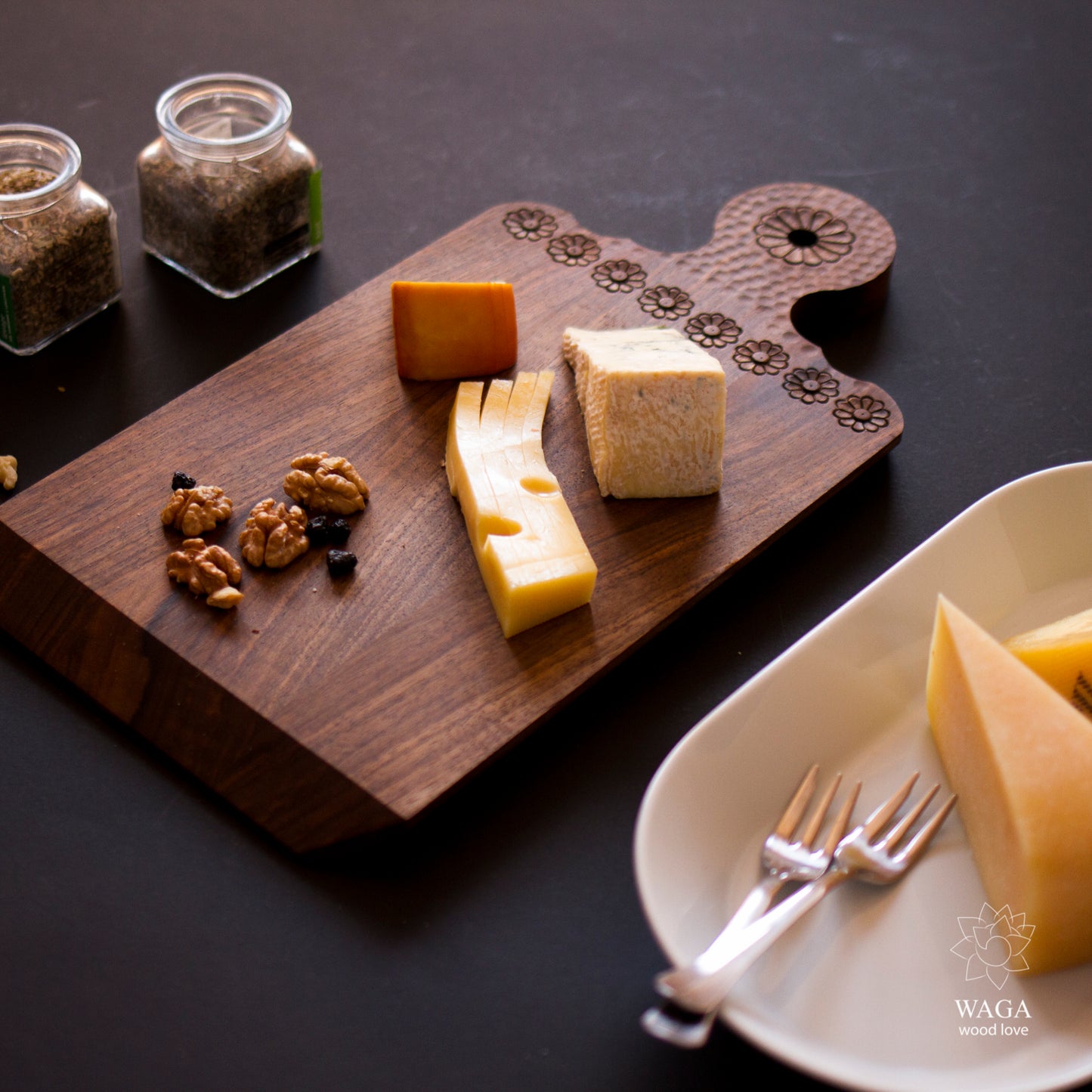 Cutting board - Istanbul (Material: Walnut) - Bazerdzan