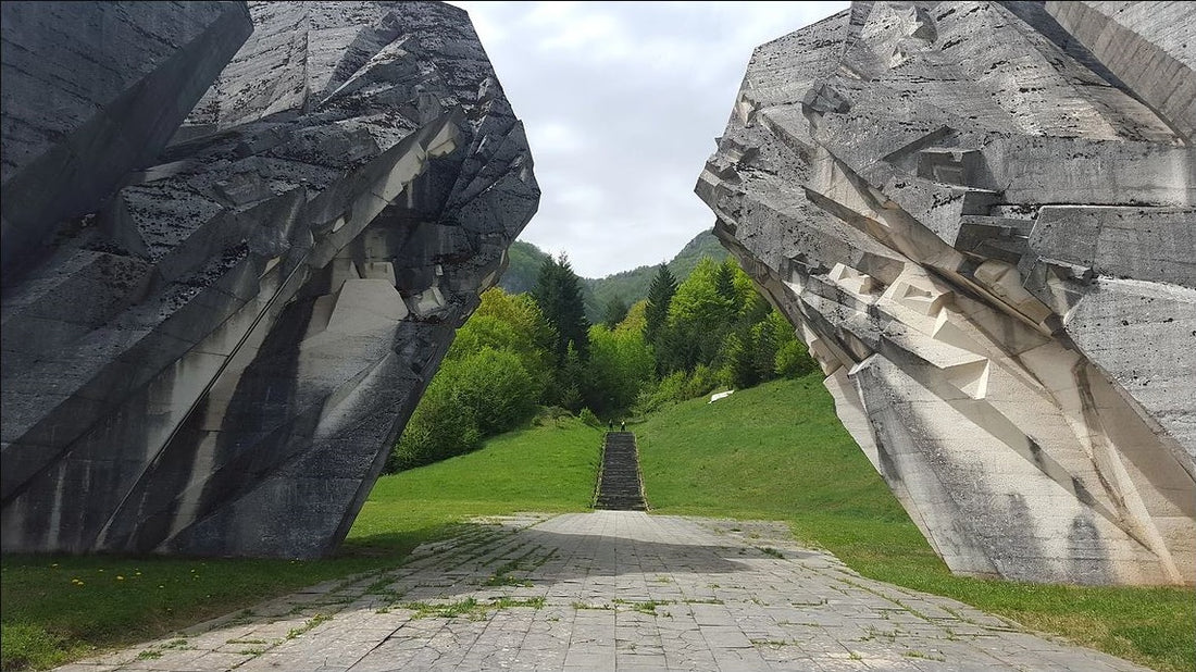 Tjentište War Memorial - heavy wings of freedom