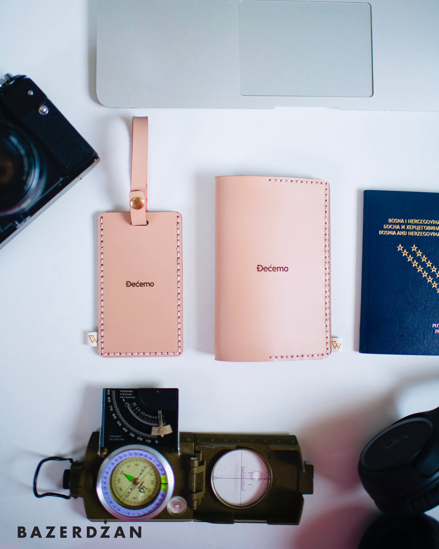 Đećemo - Passport case