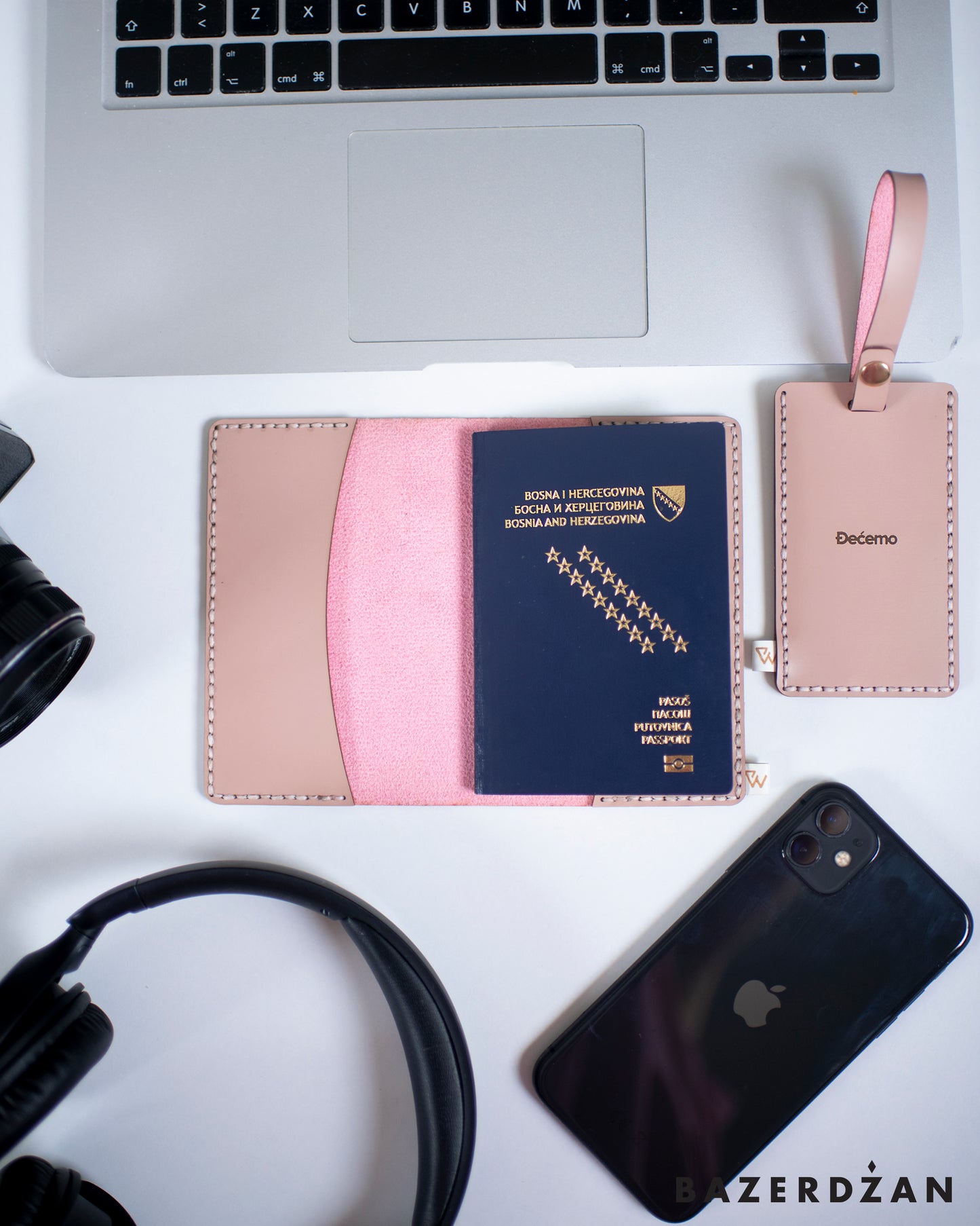Đećemo - Passport case