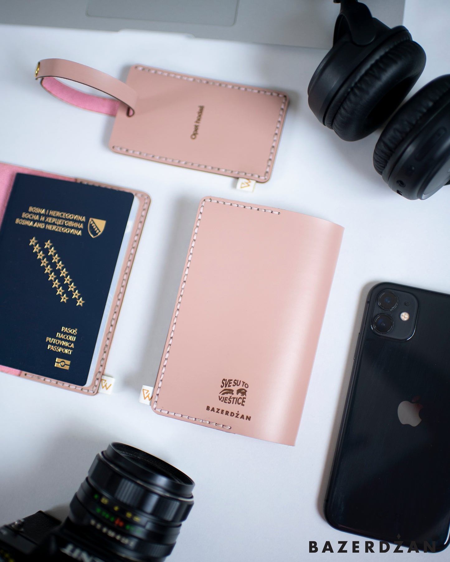 Nemoj da te ko ukrade - Passport case