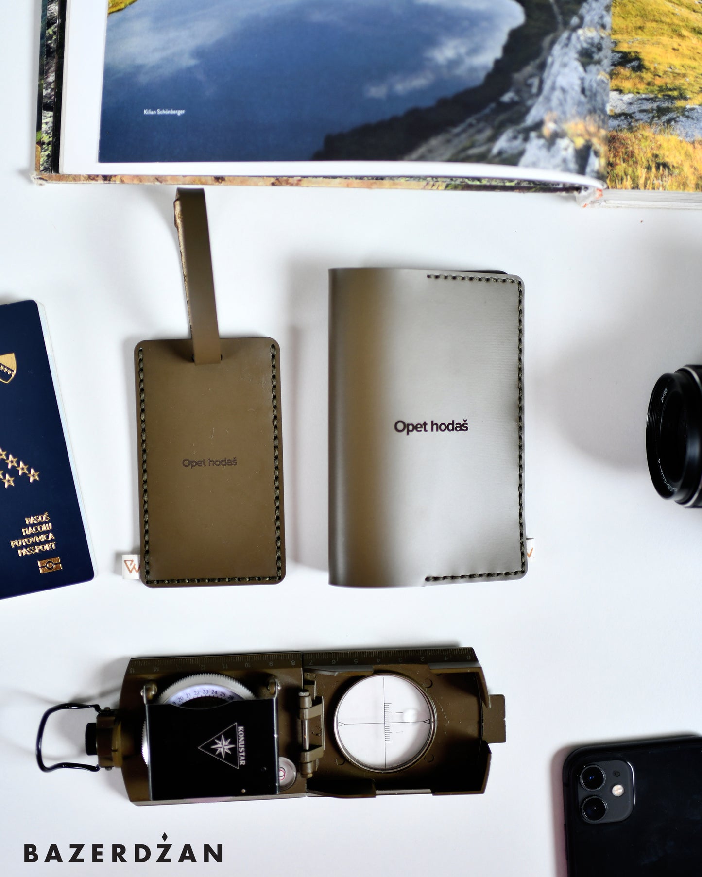 Opet hodaš - Passport case