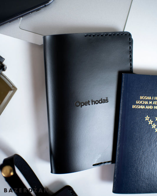 Opet hodaš - Passport case