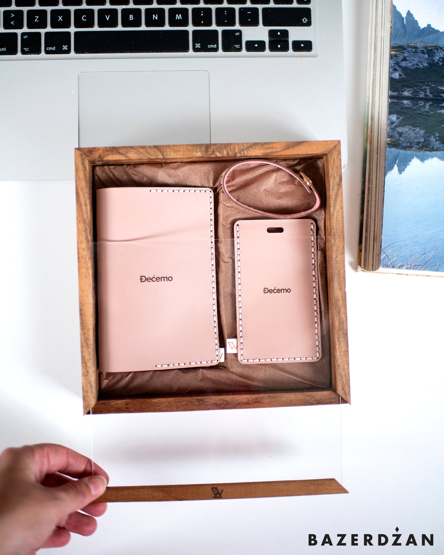 Đećemo - Passport case