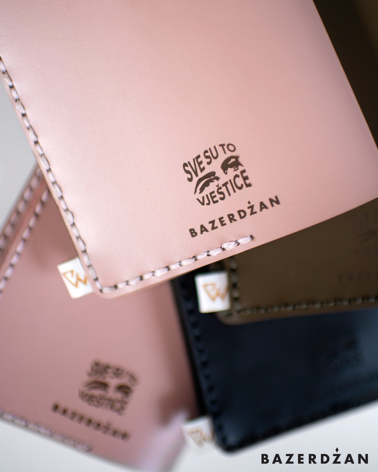 Nemoj da te ko ukrade - Passport case