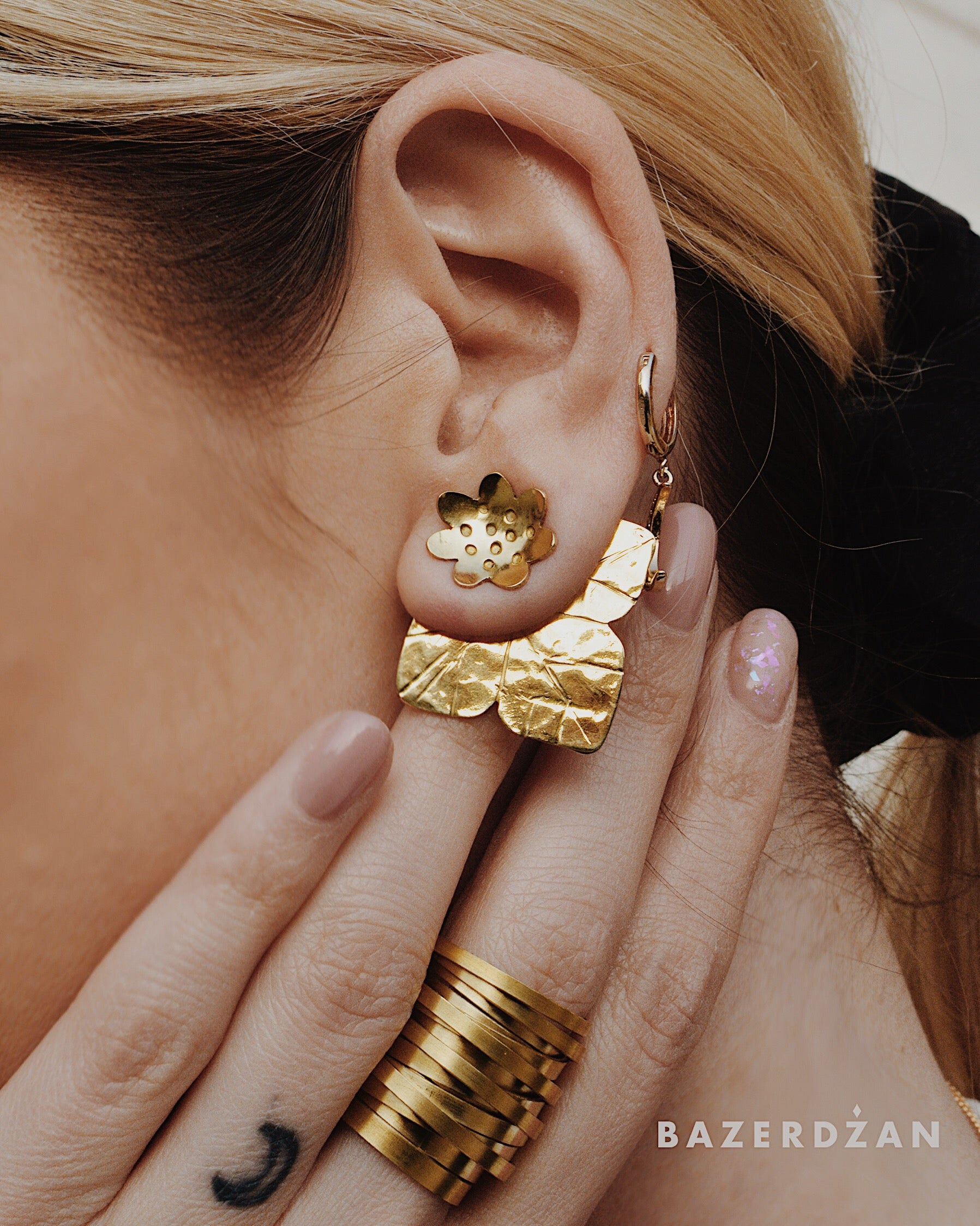 "Hepatica Nobilis" earrings by Natasha Rubis - Bazerdzan