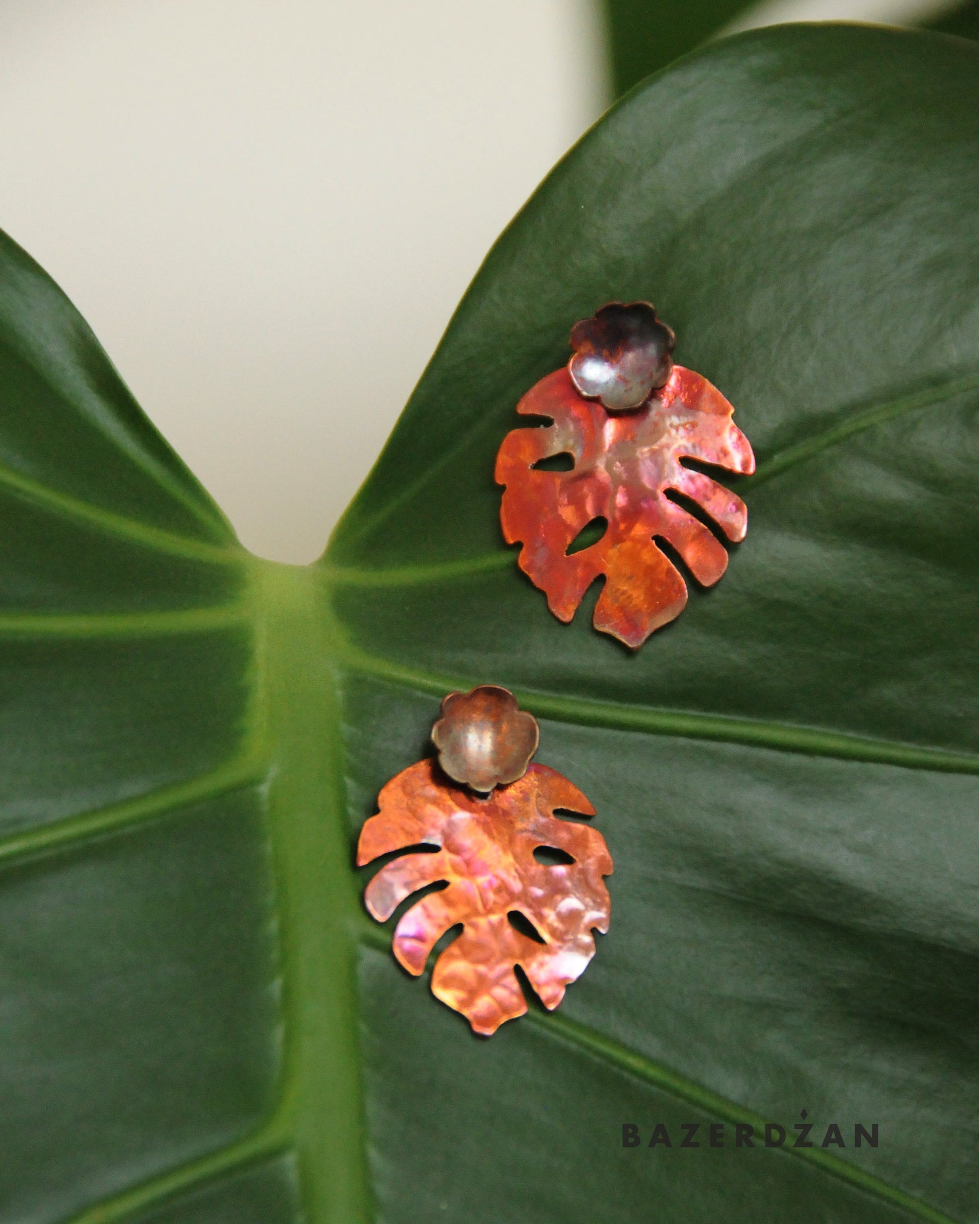 "Philodendron motif" earrings by Natasha Rubis - Bazerdzan